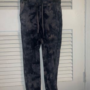 LULULEMON joggers size 4 gently used condition